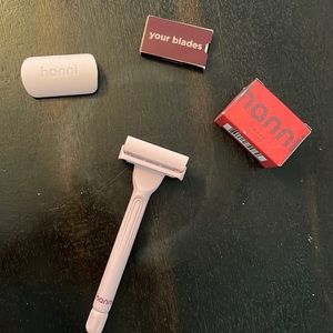 Hanni Razor handle with cover and 20 blades